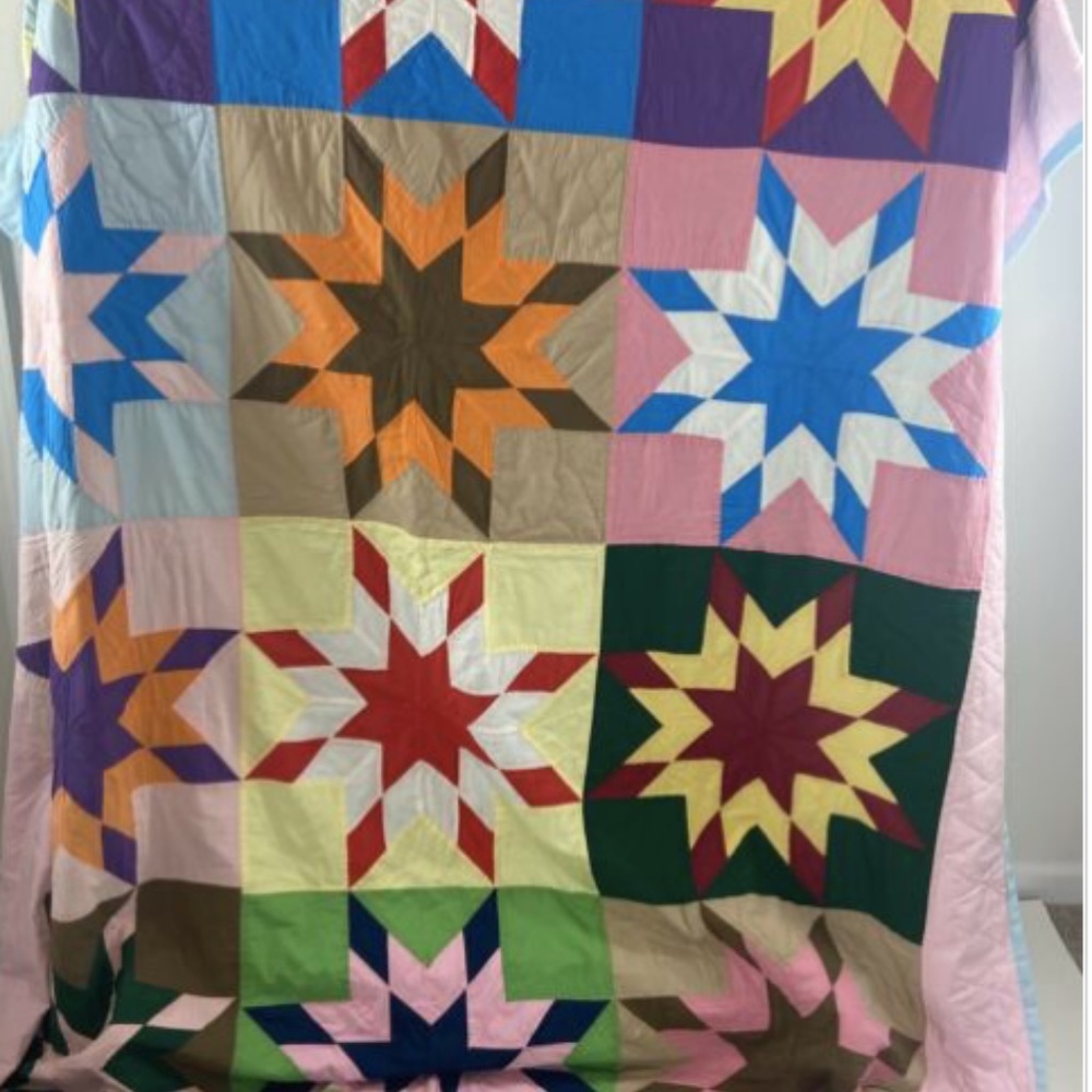 VINTAGE HAND STITCHED PIECED STAR QUILT 74” X 90”
